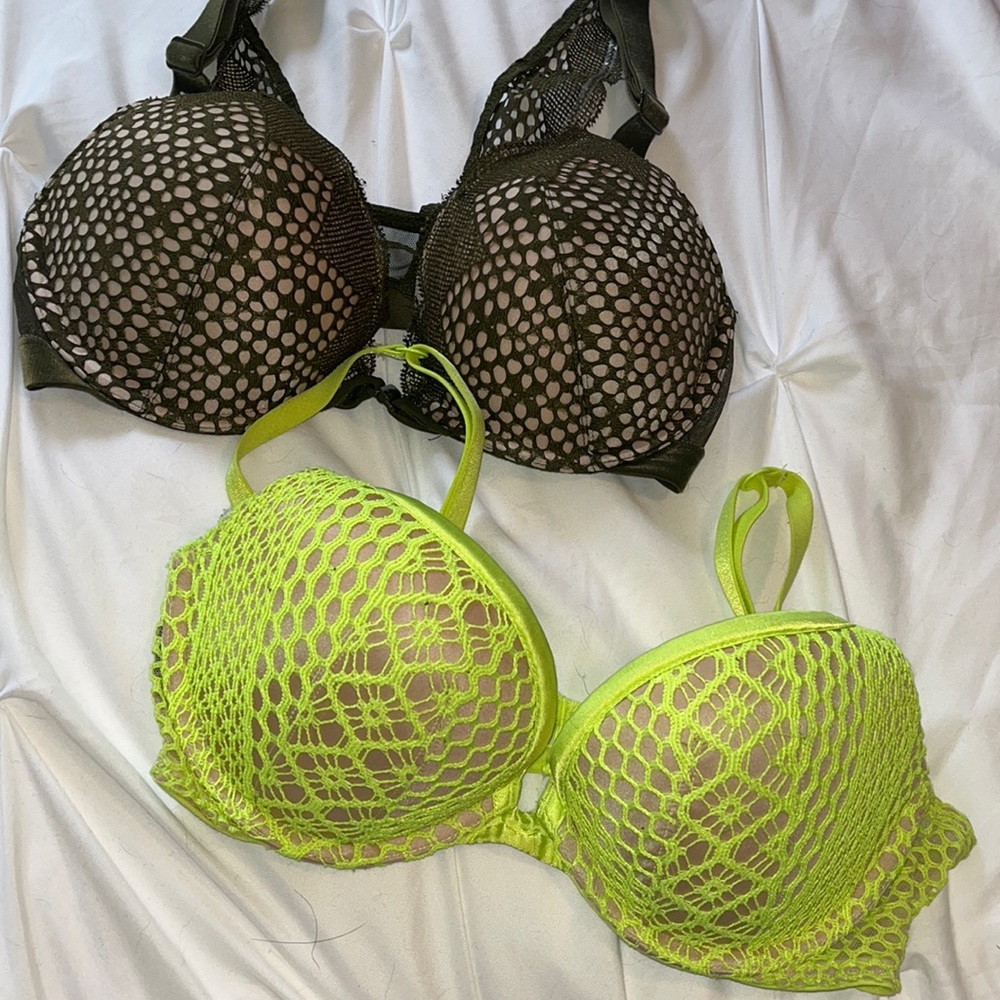 Victoria’s Secret lace bra 32C
